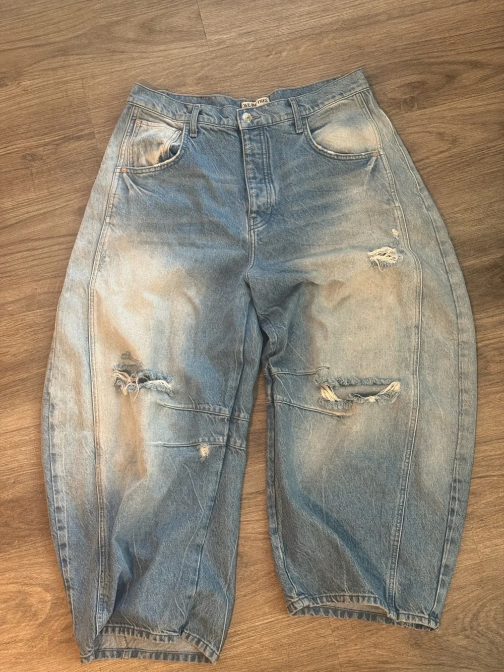Free People We The Free Barrel Jeans size 32 light distressed wash
